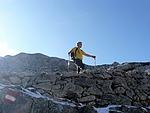 Wanderer auf Steinwand